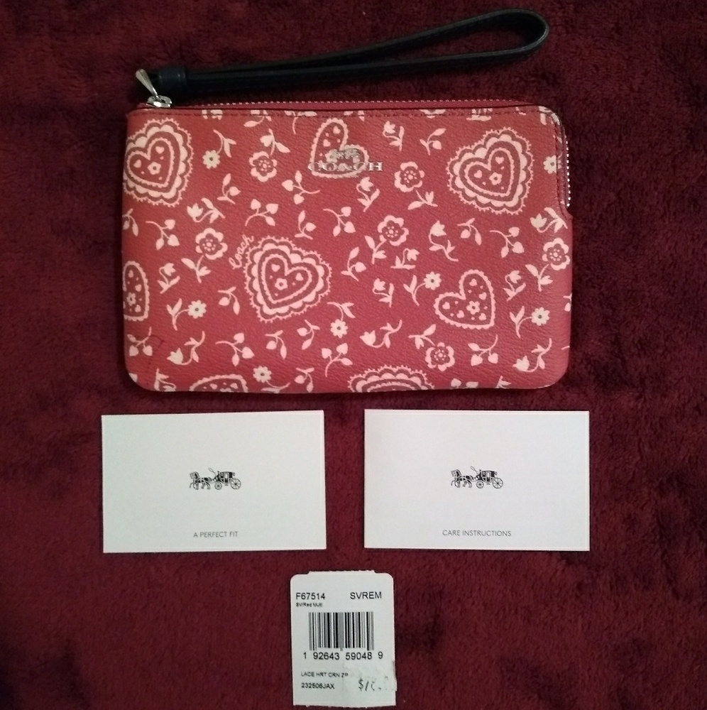 ⭐SALE⭐ PRICE FIRM Coach Lace Heart Corner Wristlet - Picture 1 of 7